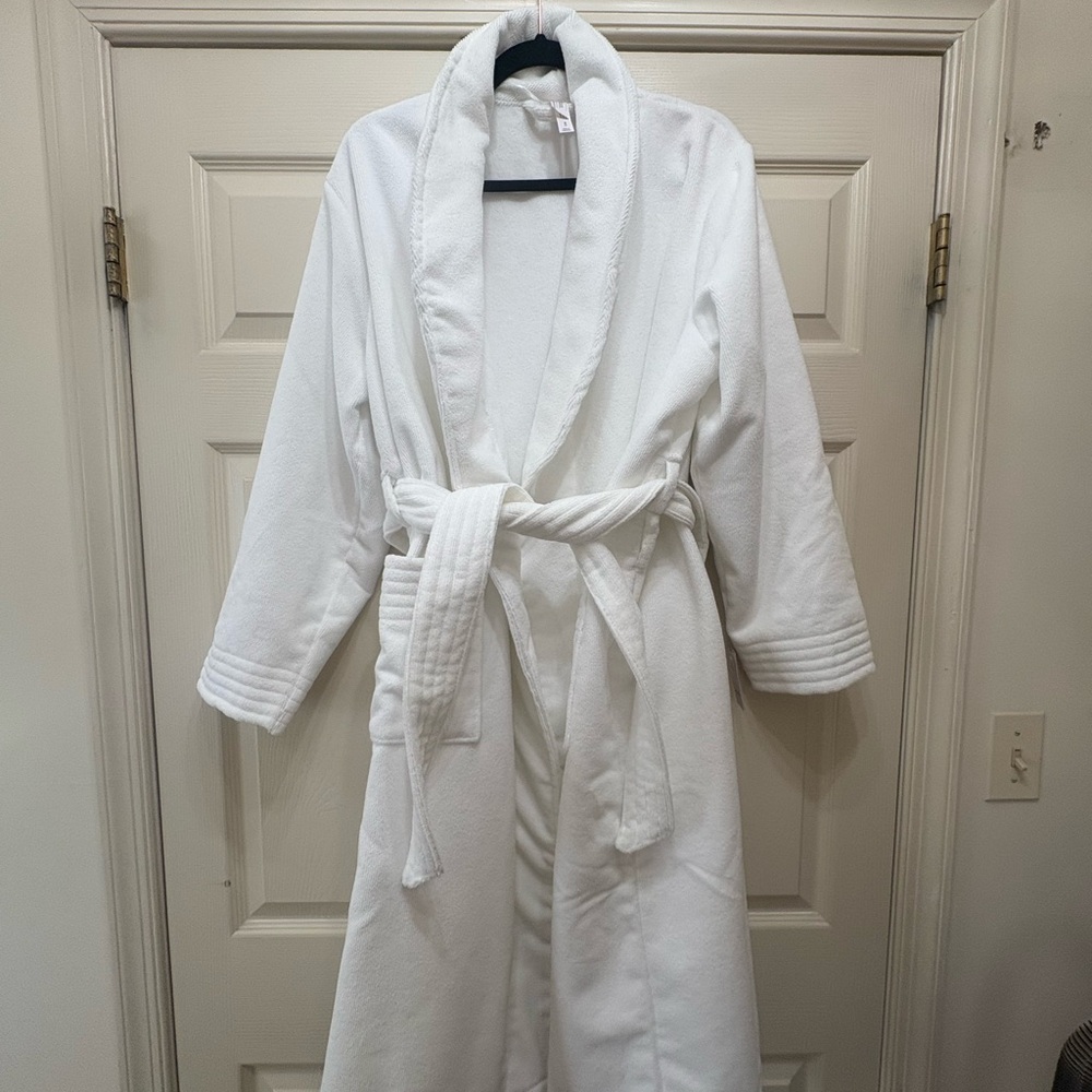 Auden White Plush Shawl-Collar Bath Robe